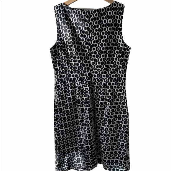 WD.NY Sleeveless Classic Dress with POCKETS! sz 8 - Picture 3 of 6